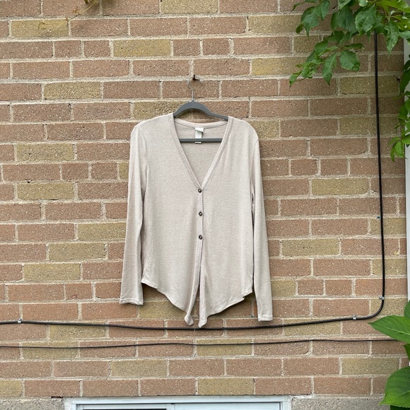 Top: H&M Light Beige Button Down Tie Waist Cardigan - Picture 5 of 11
